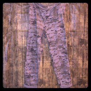 NY & Co. camo stretch ankle length pants